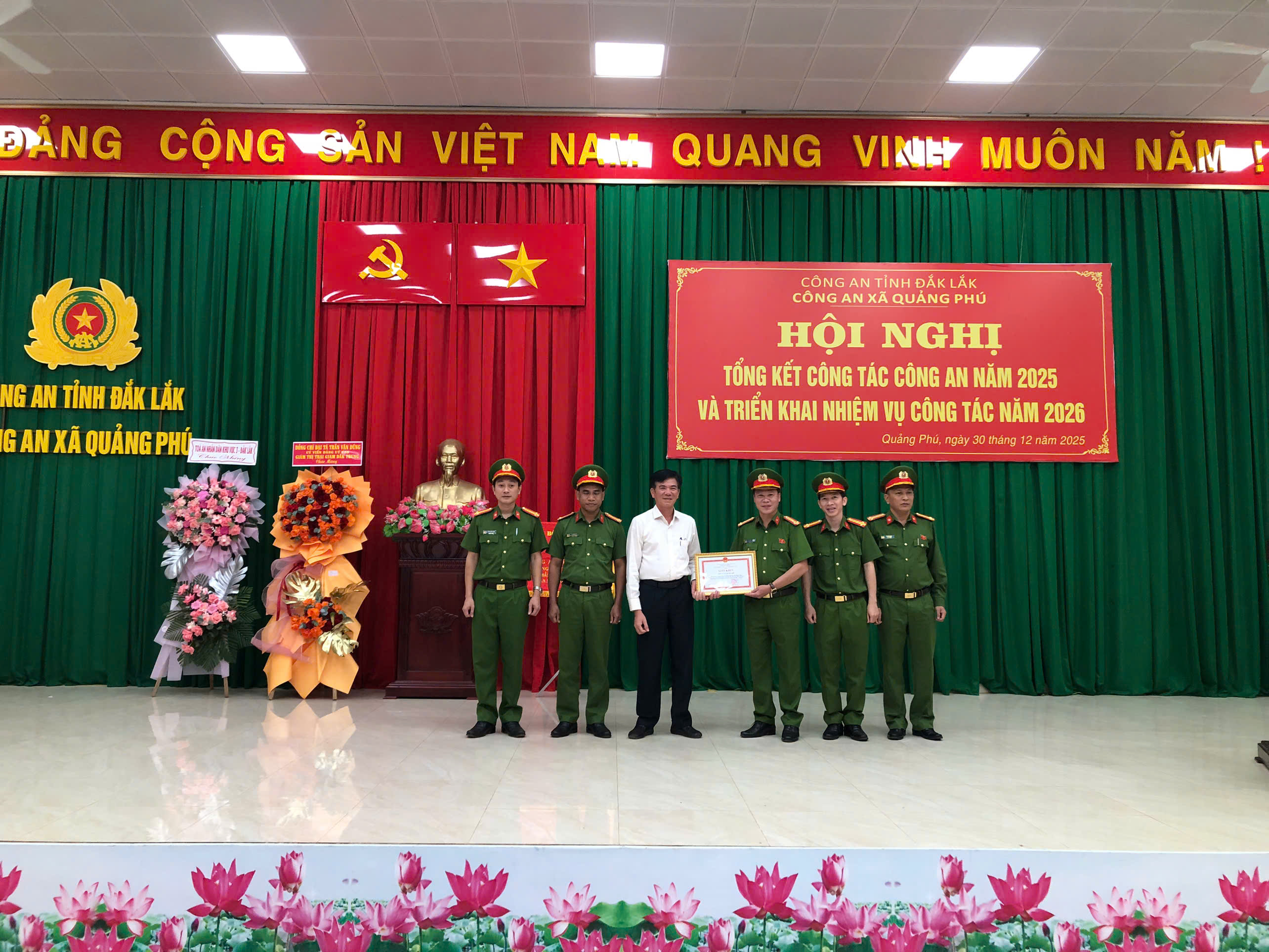 trao thuong 3